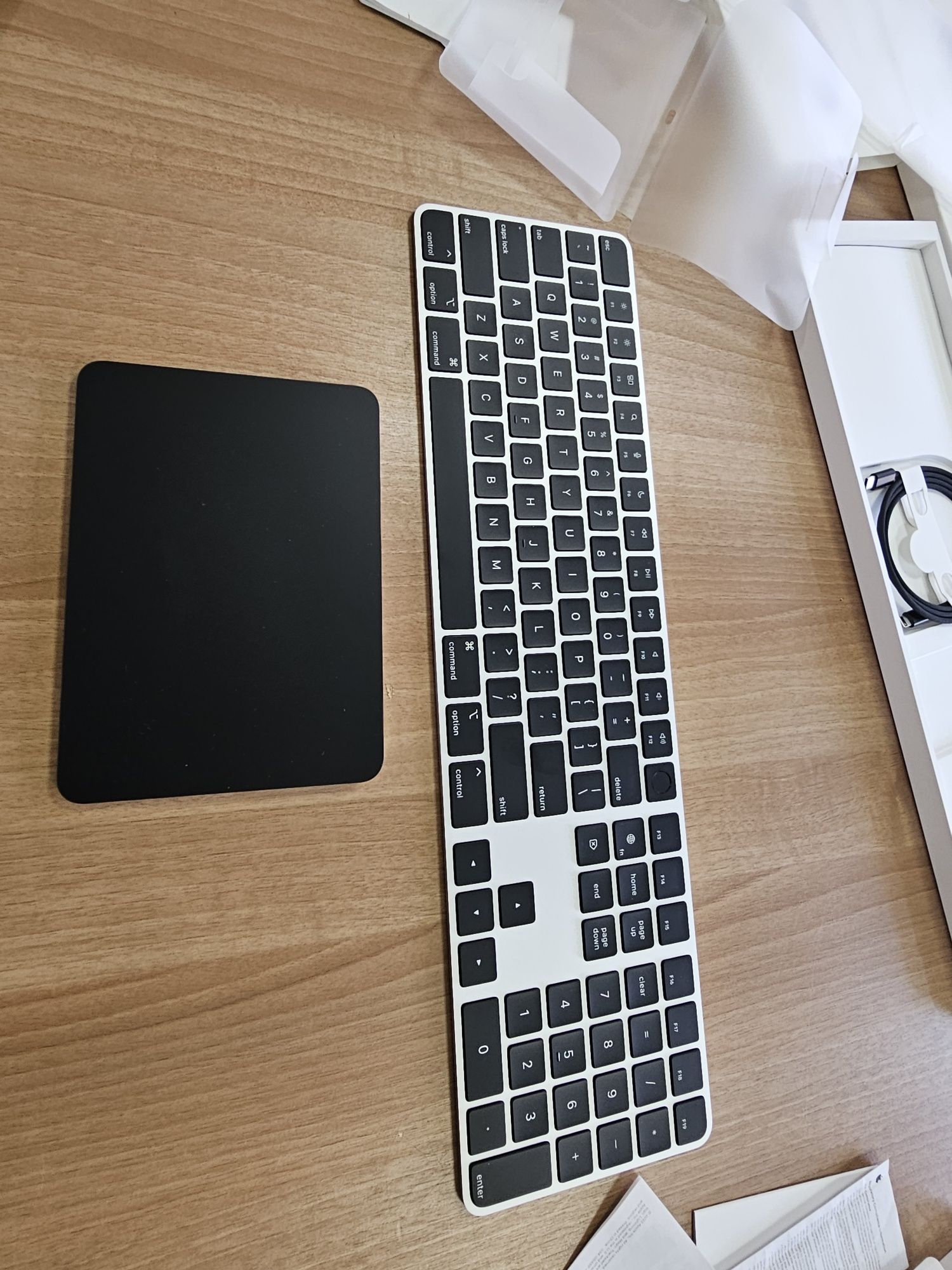 Apple Magic keyboard with Touch ID, Magic Trackpad 2 (можно отдельно)