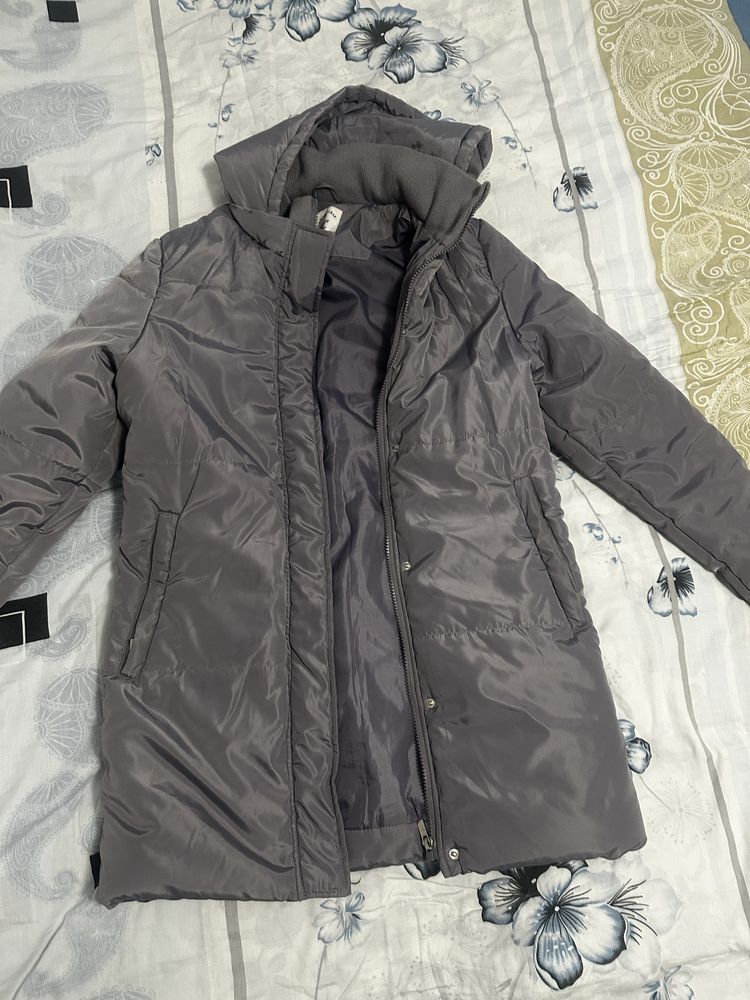 Продам куртку с капюшоном