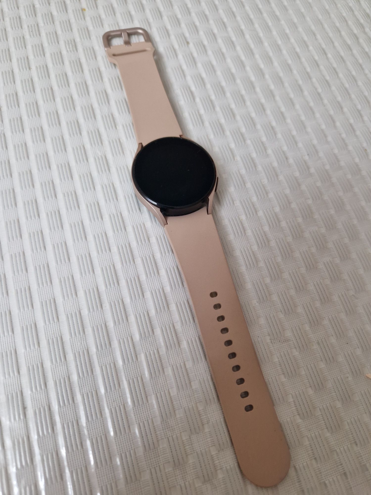 Продам часы Samsung galaxy watch 4