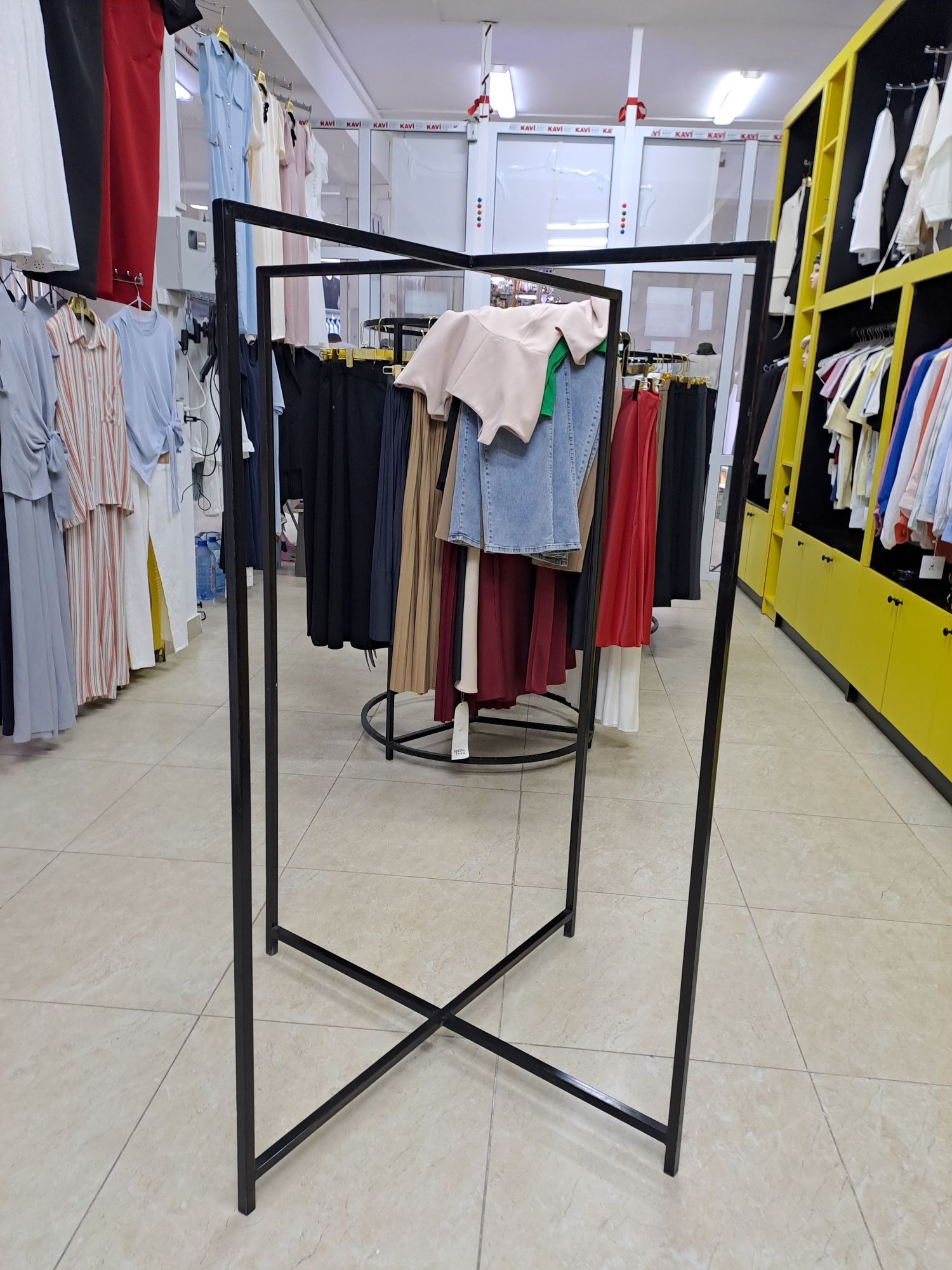 Киім ілетін стойка сатылады