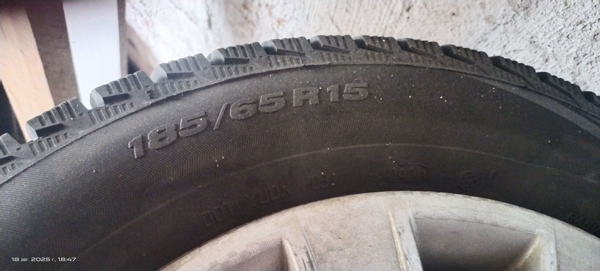 Продам зимние шины с дисками