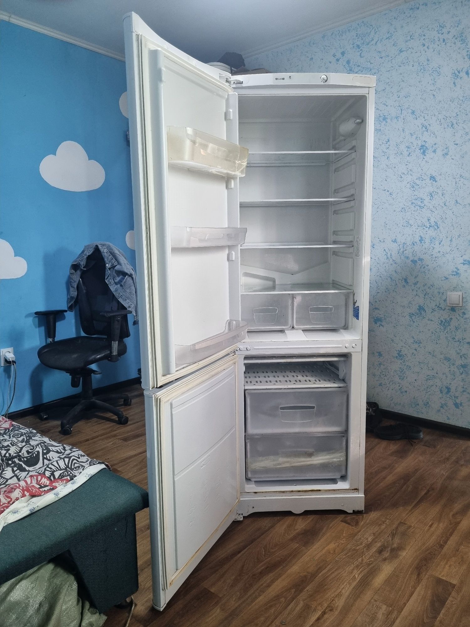 Холодильник INDESIT