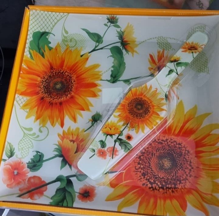 Тортница с ложкой