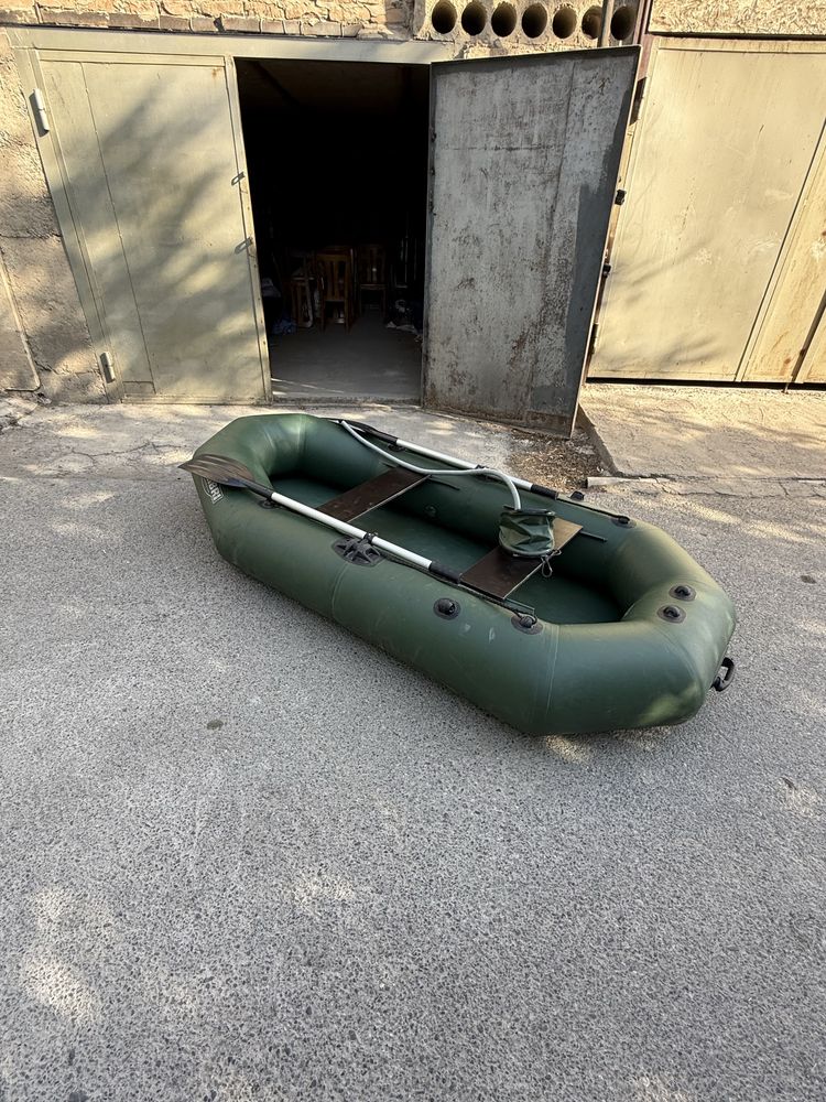 Надувная лодка Kolibri K-270T в идельаном состоянии.