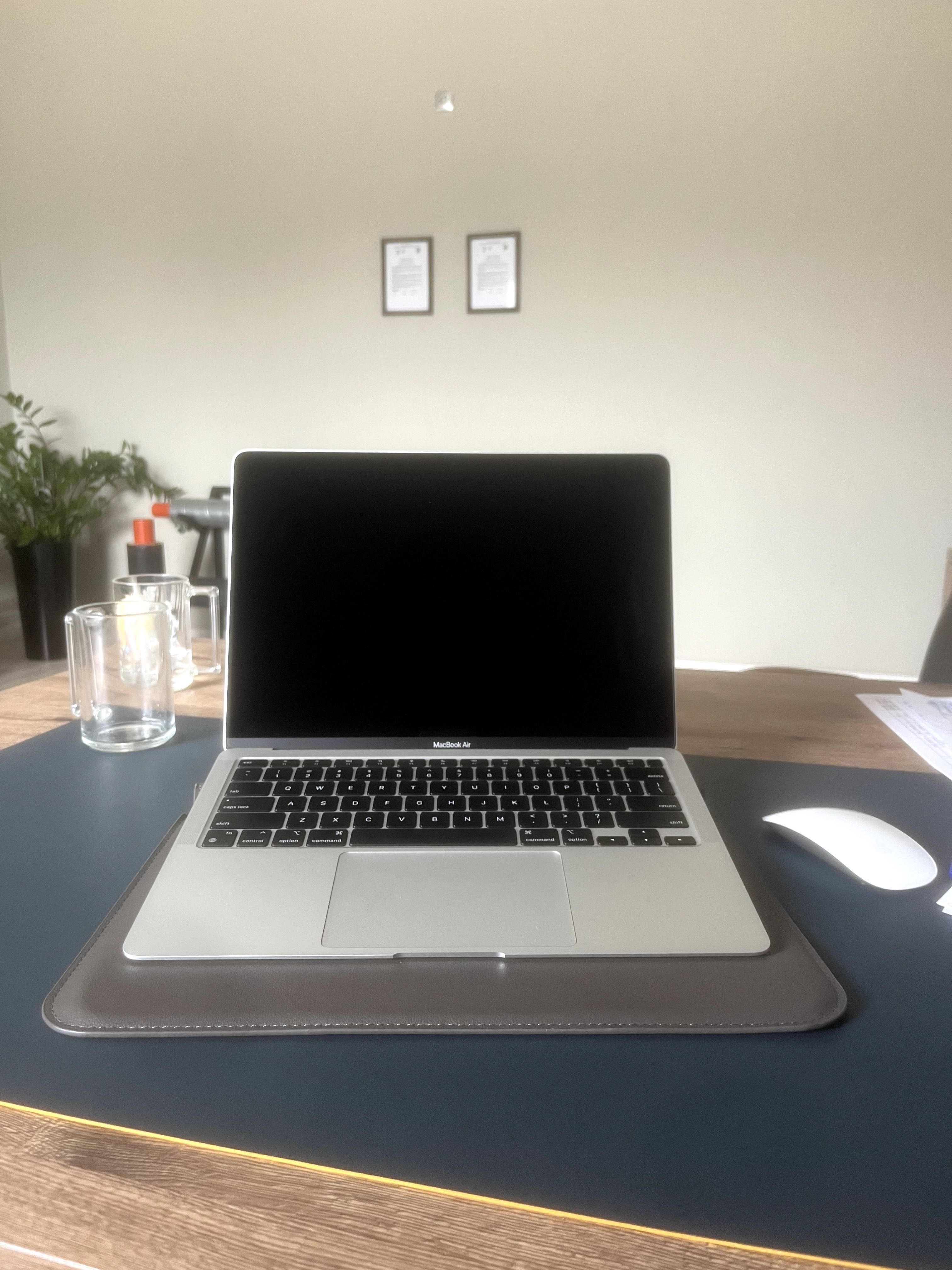Apple MacBook Air M1 и Magic Mouse