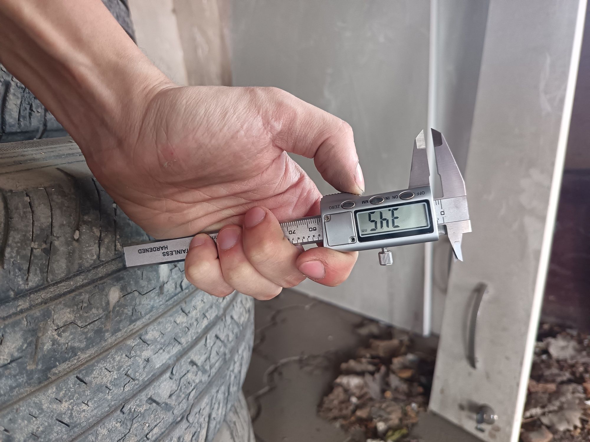 Продам комплект зимних Шин 235/55 18