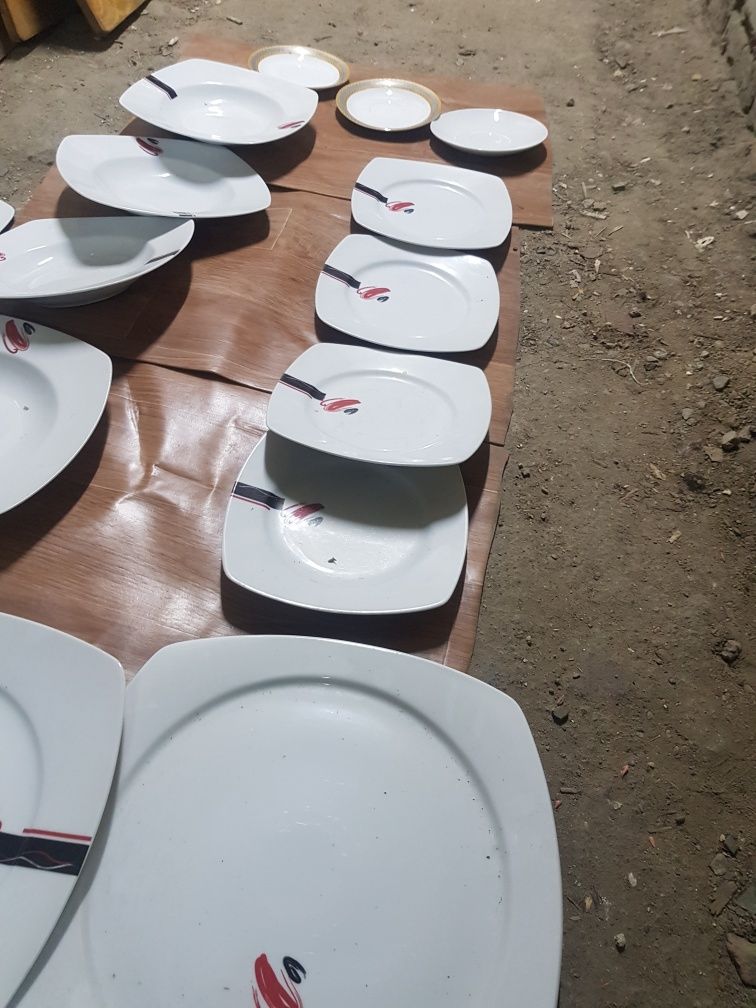 Продам тарелки большие маленькие