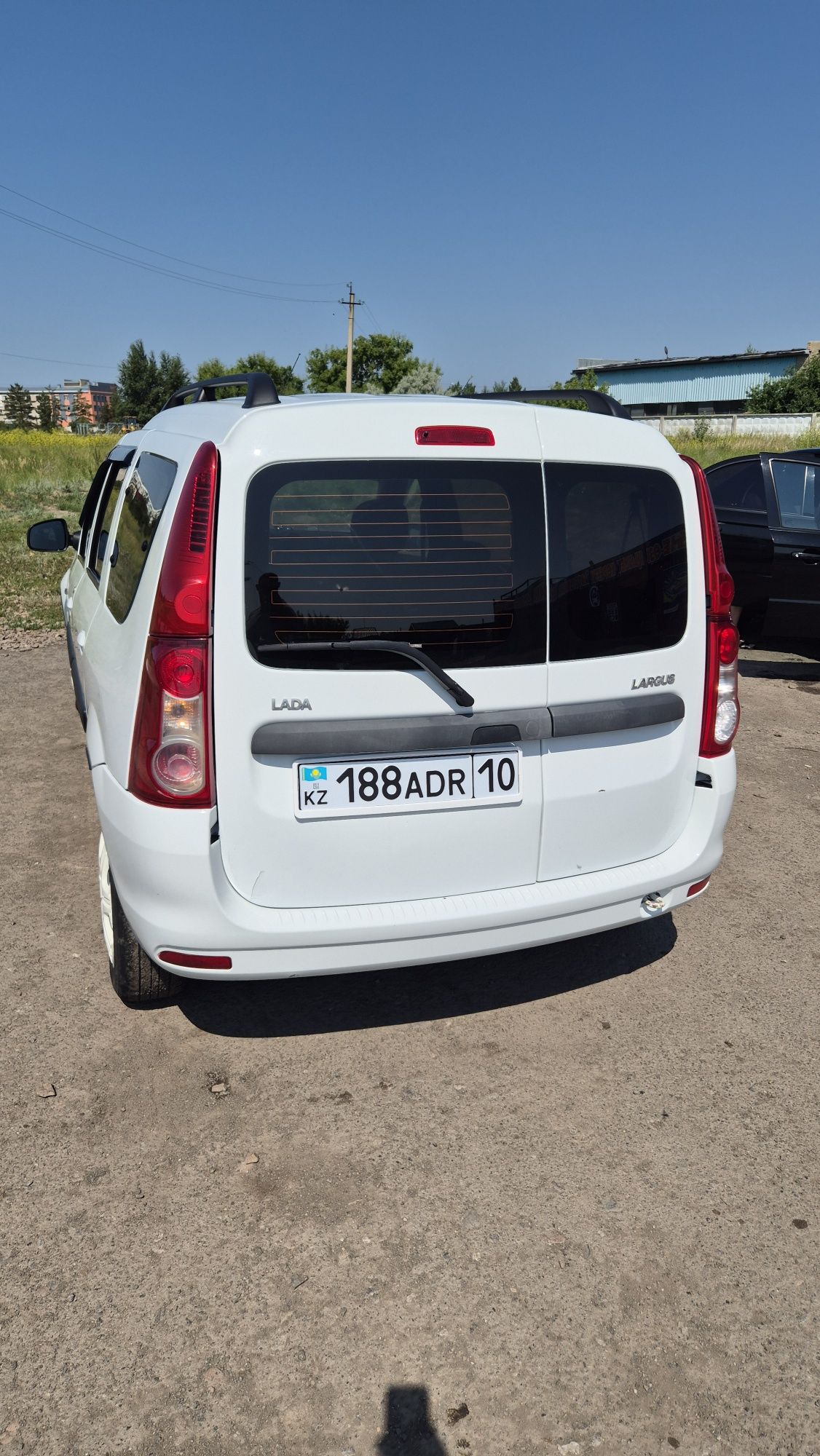 Продам Lada largus 7 мест.