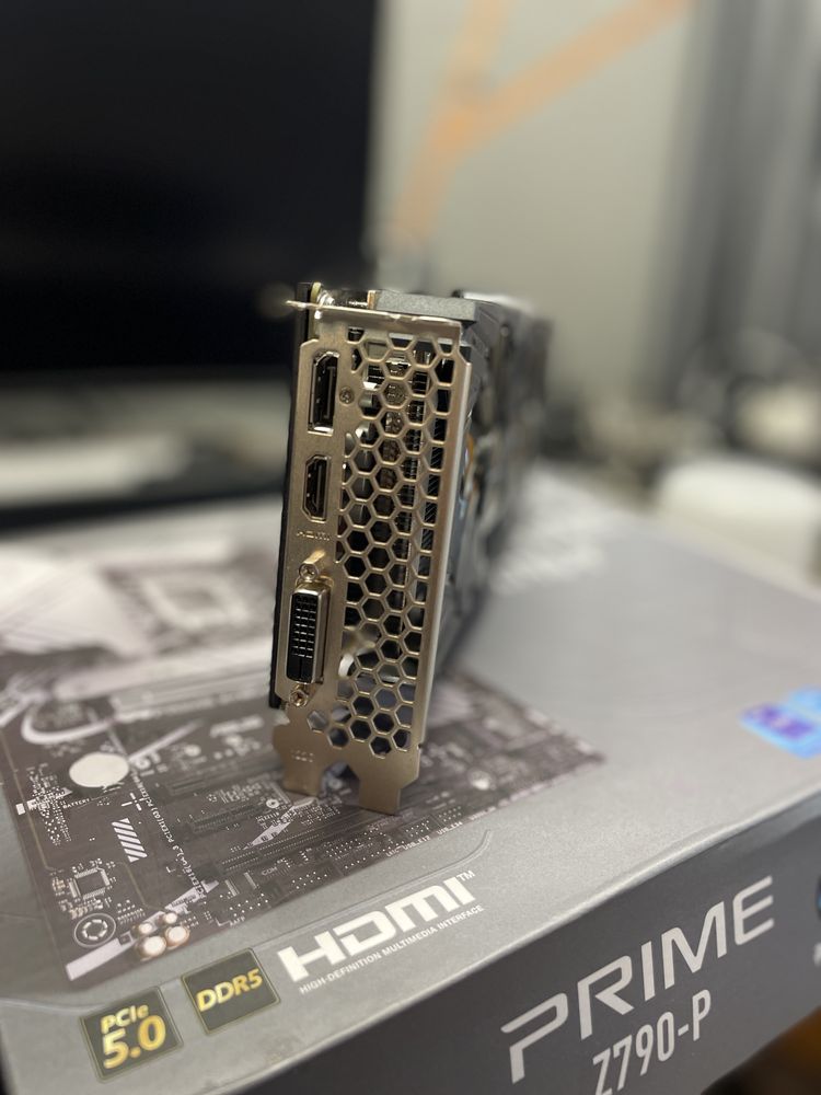 Продам видиокарту RTX 2060