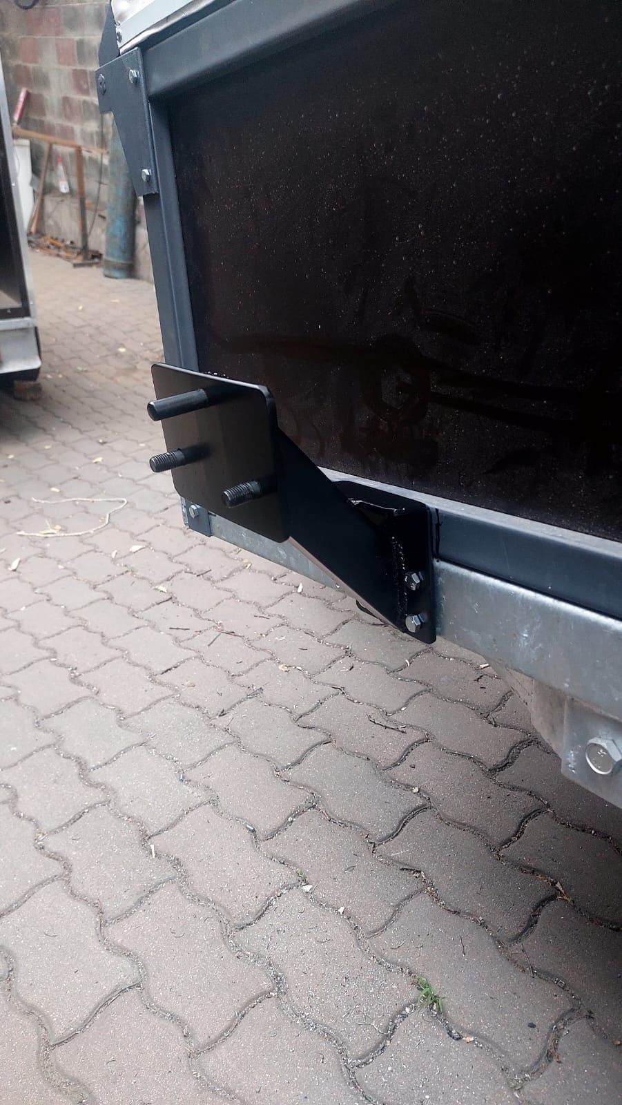 Крепления запасного колеса на прицеп