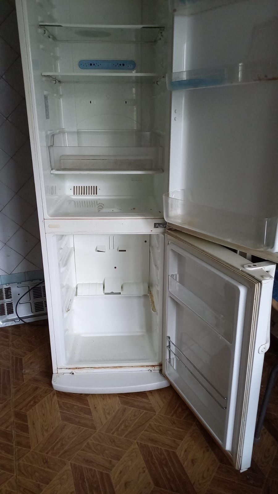 Холодильник LG утечка
