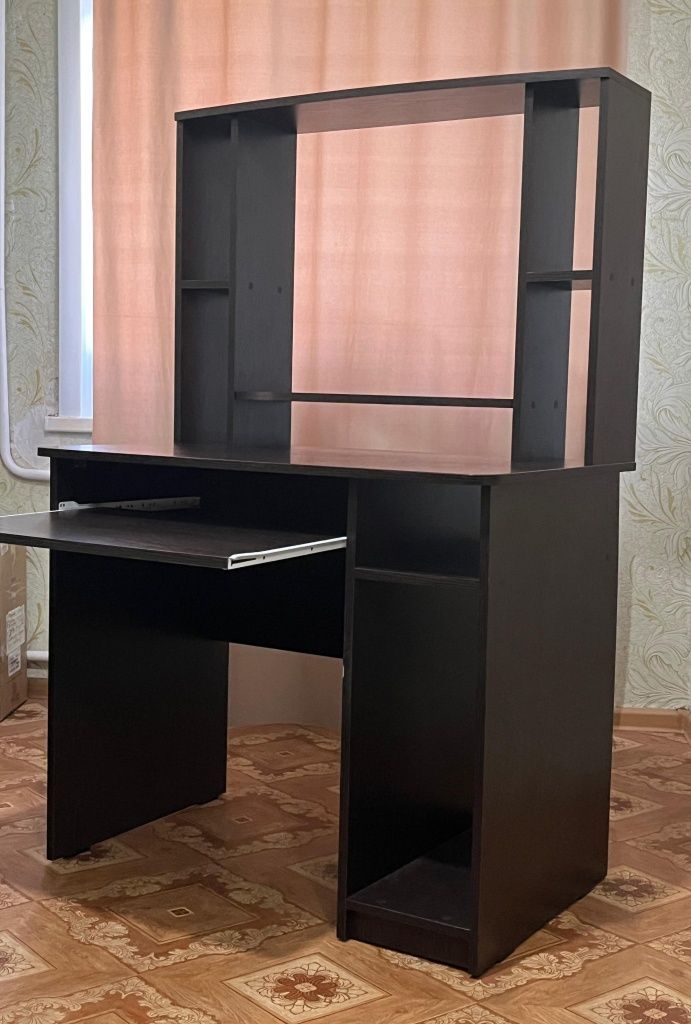 Продам компьютерный стол