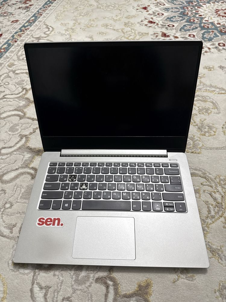 Lenovo ideapad( не включается, есть повреждения)