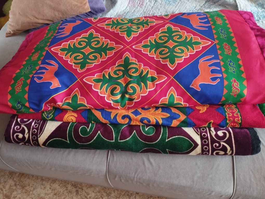 Продам көрпе с орнаментом