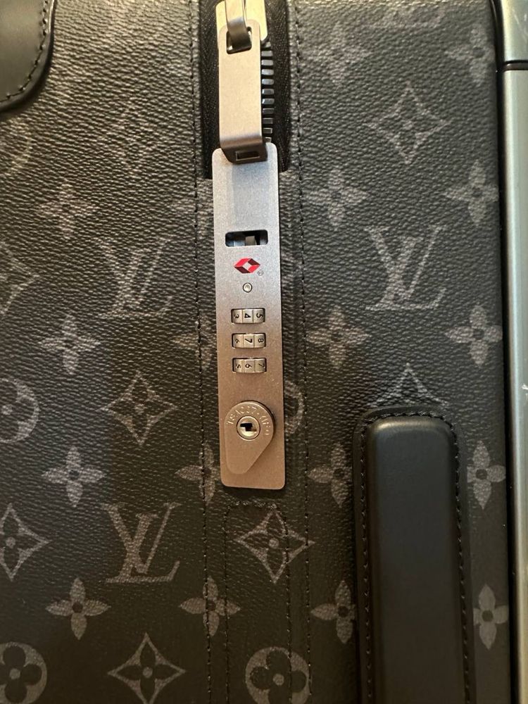 Louis Vuitton чемодан