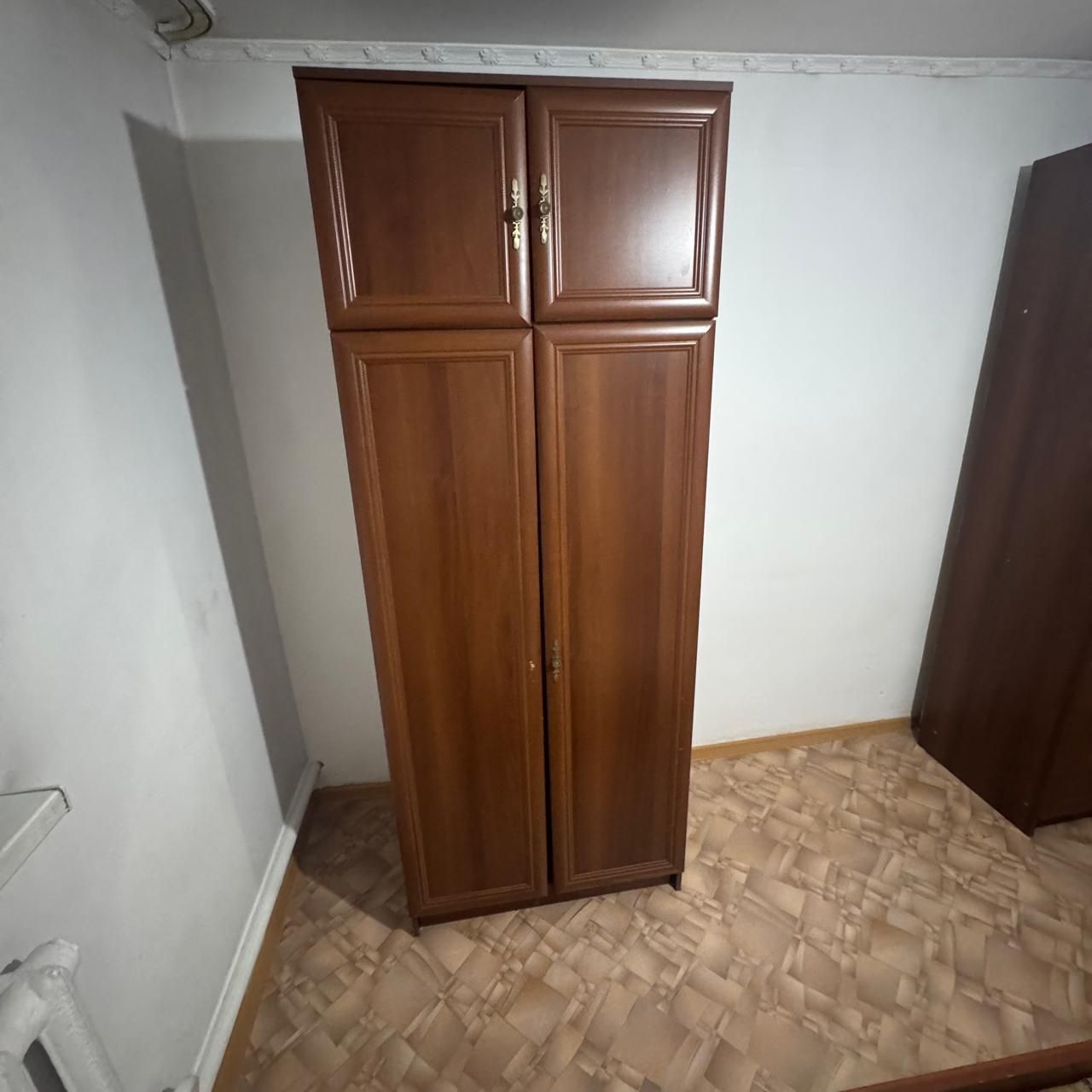 Стенка и шкафы в хорошем состоянии.