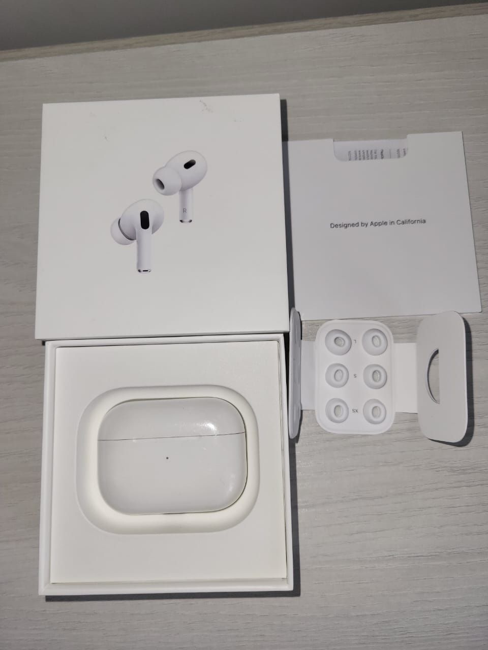 Наушники Apple AirPods Pro with Lightning белый