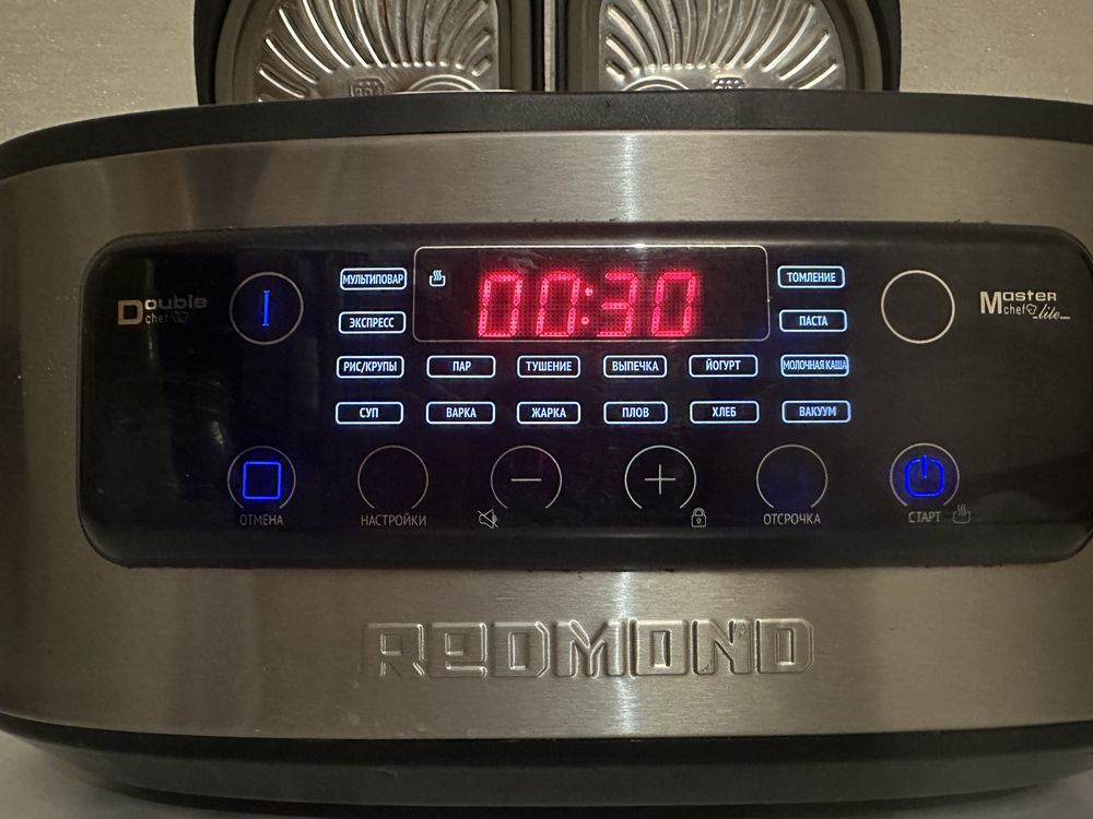 Продам мультиварку Redmond  с 2 чашами