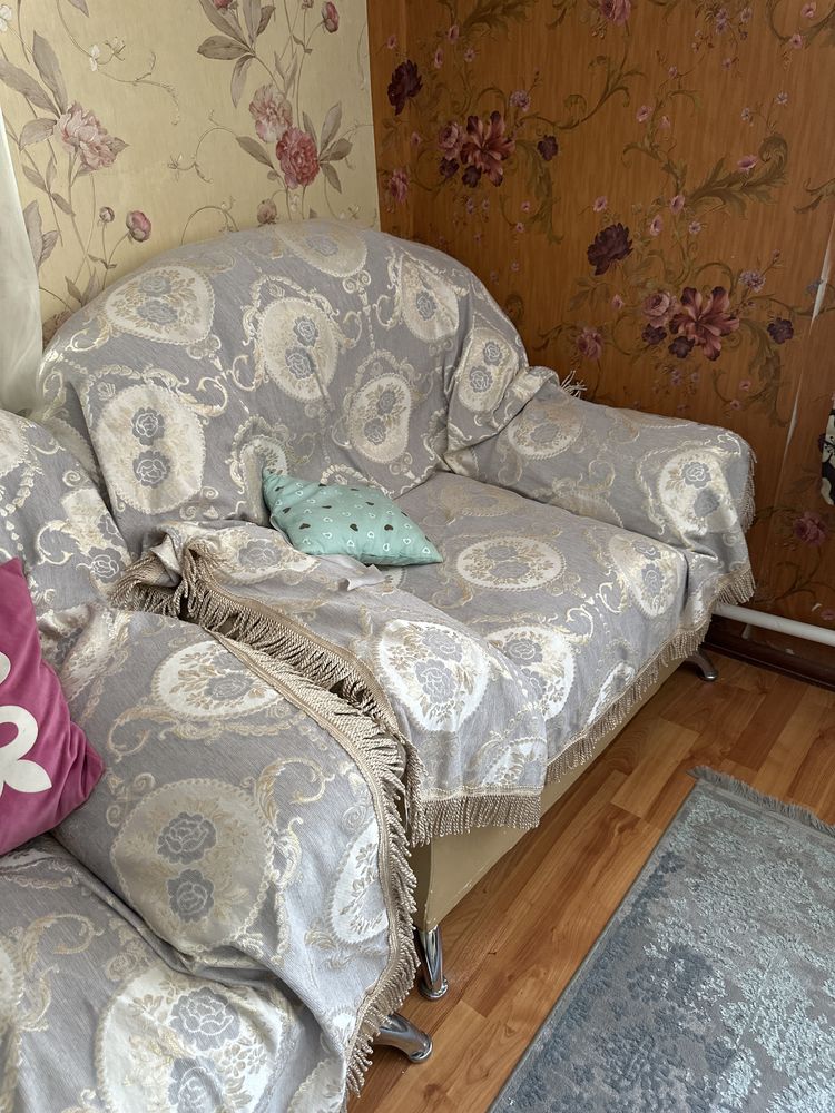 Продается Диван (не новый)
