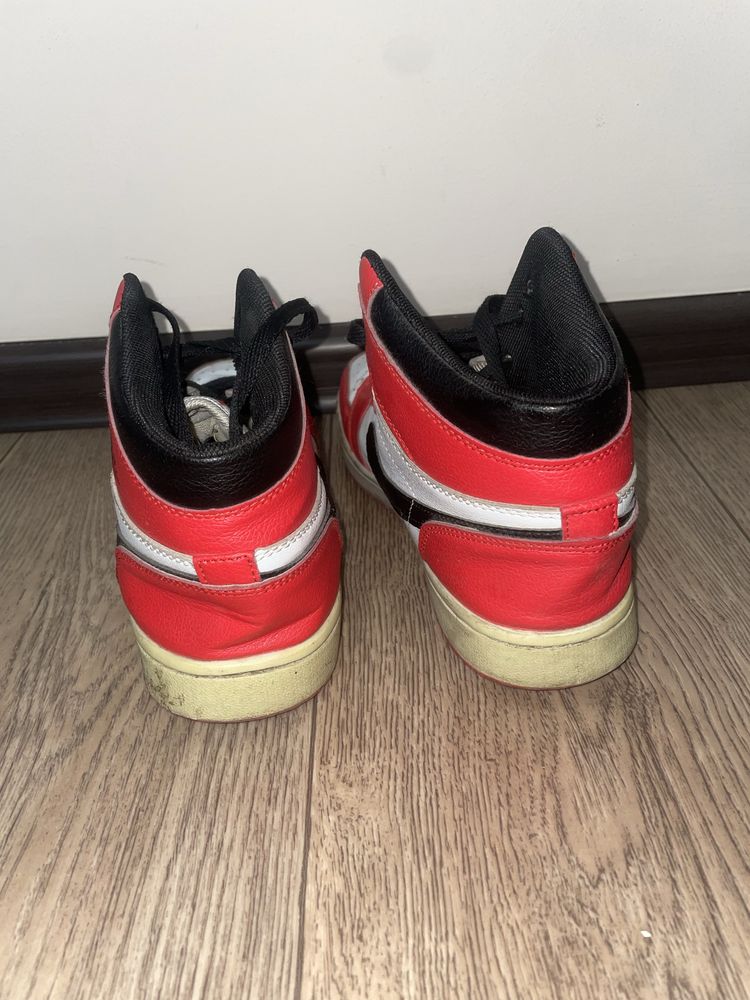 Nike jordan.