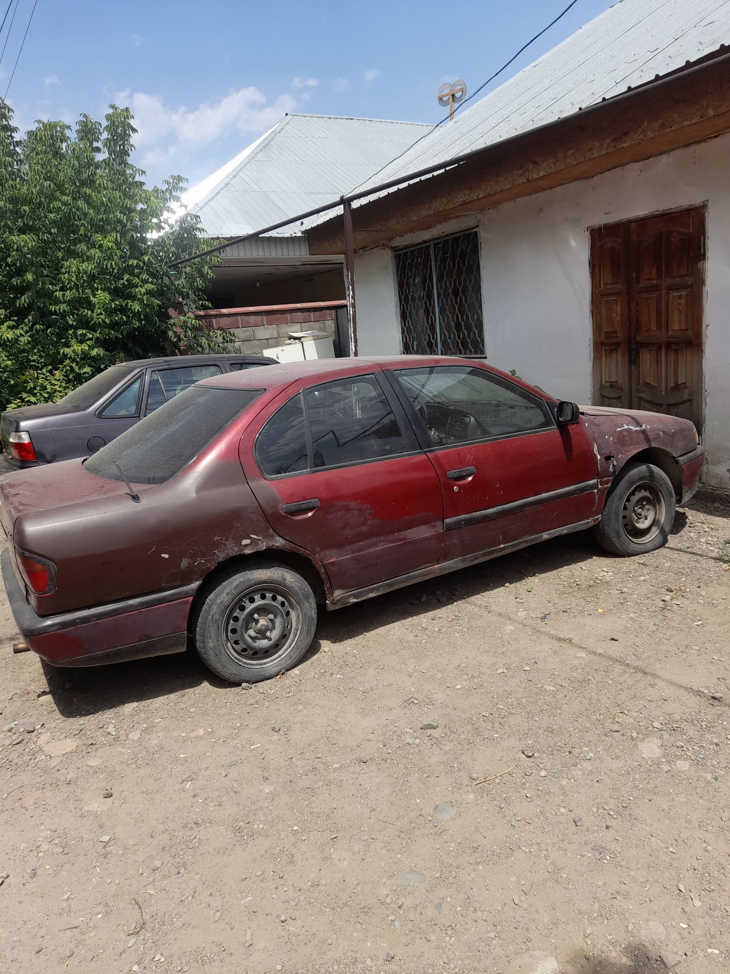 Продам машину на разборки запчасти