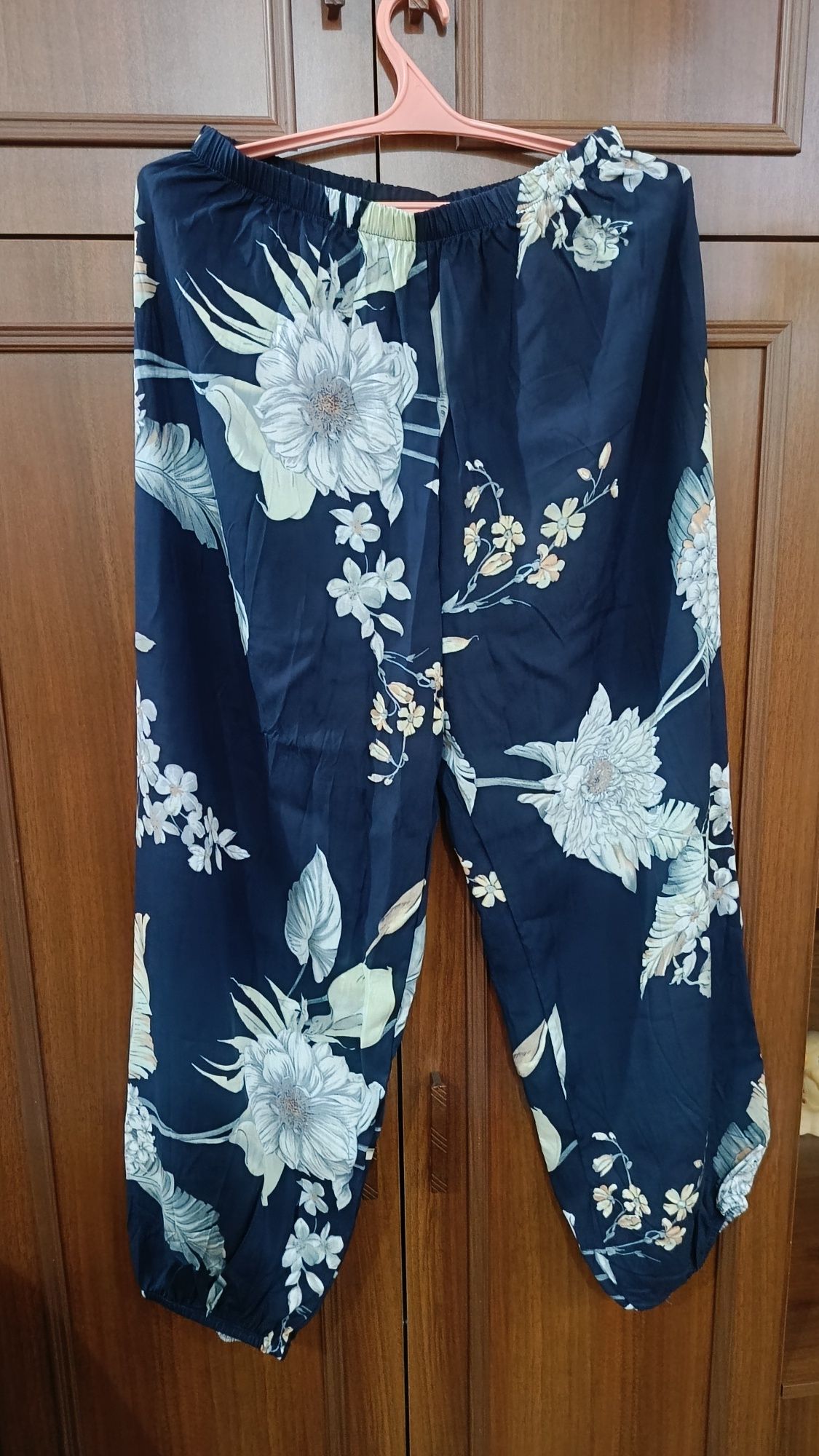 Продам костюм женский