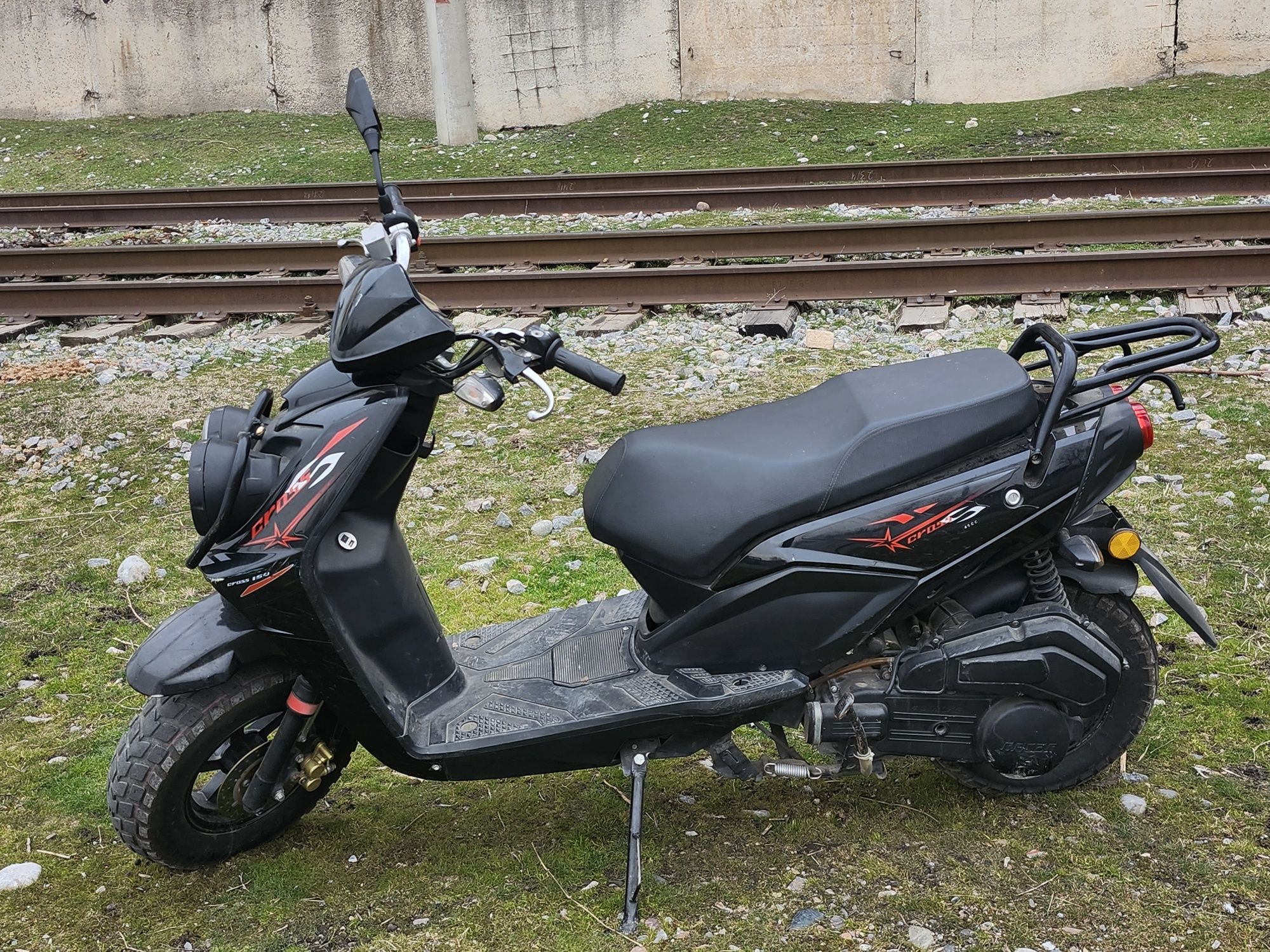 Скутер бумер cross 150