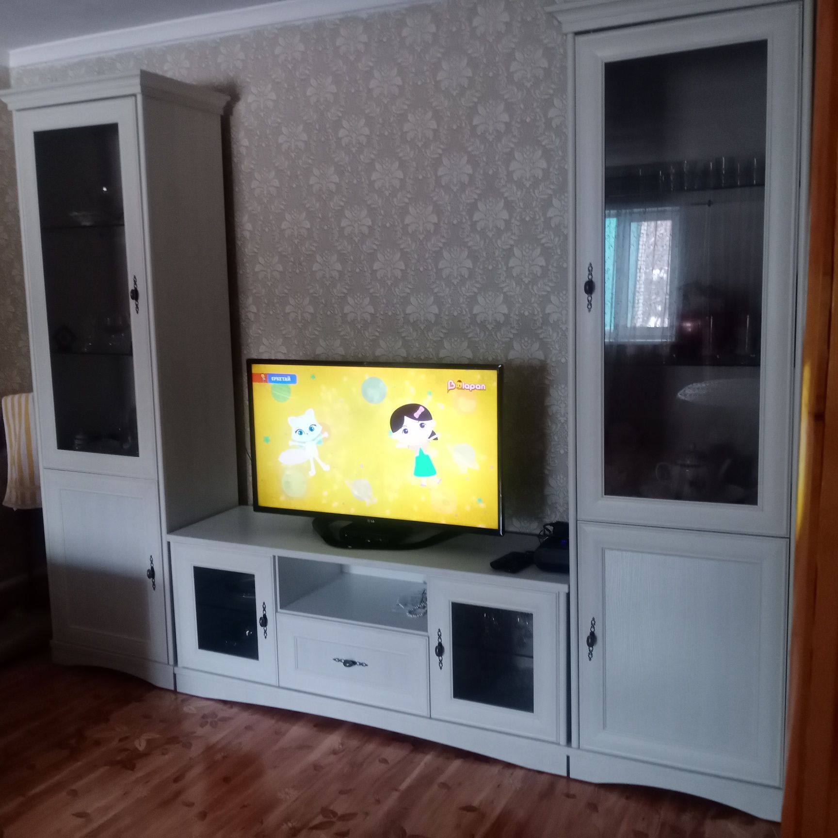 Мебель в зал за 160.000 тенге