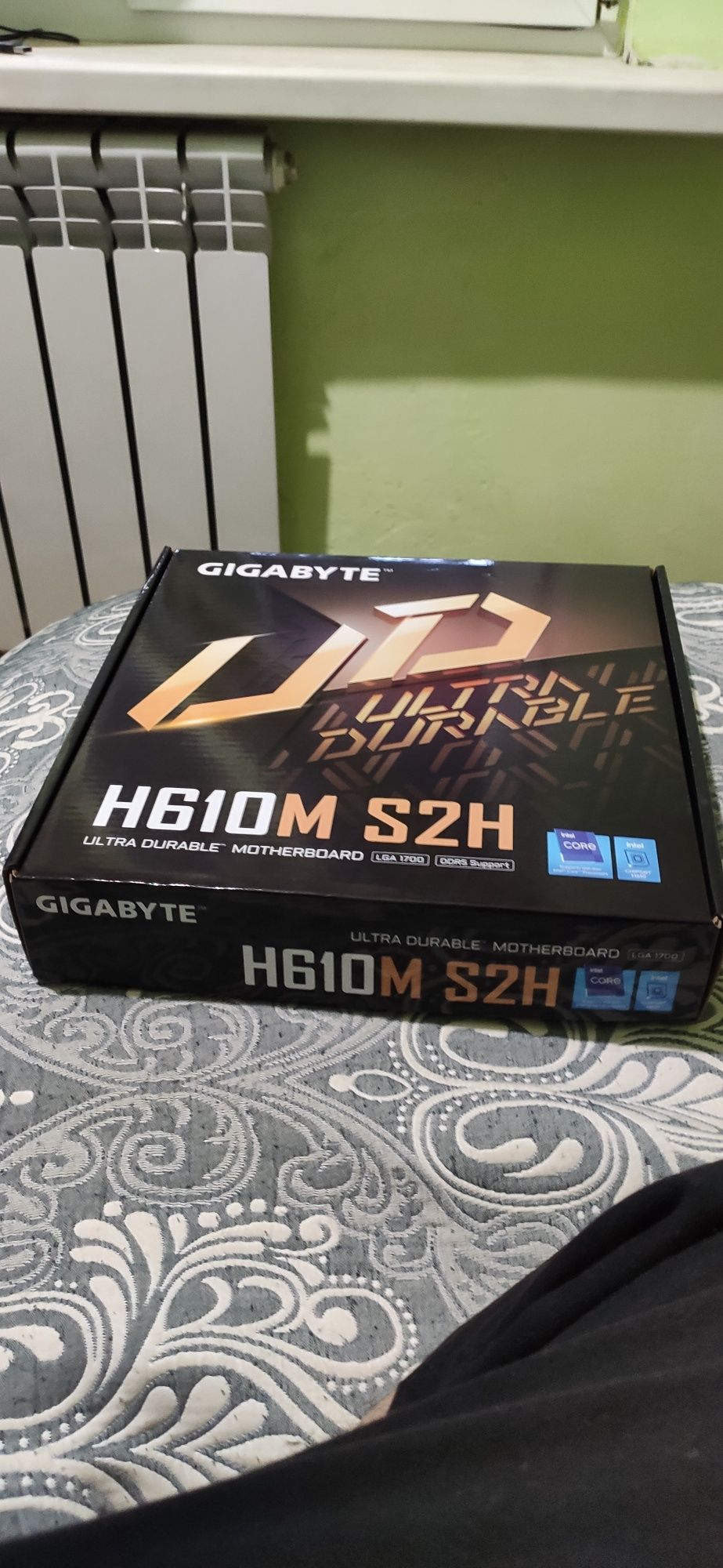 s 1700 Gigabyte H610M S2H новая