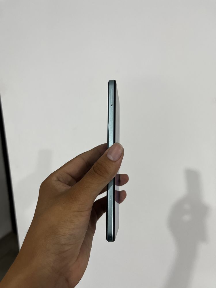 Продам смартфон Honor x7b