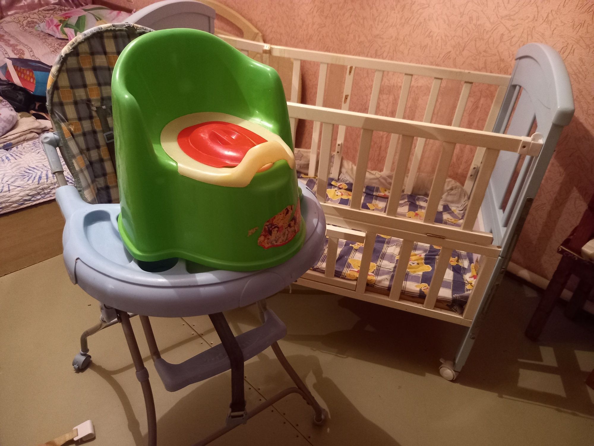 Продам манеж, детский стульчик, и горшок