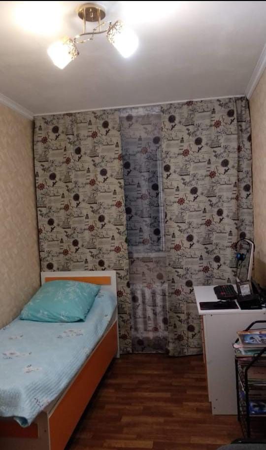 Продам комплект штор в детскую.
