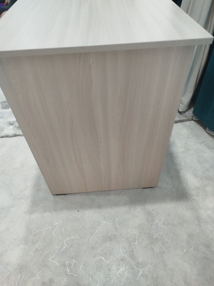 Продам два офисных стола
