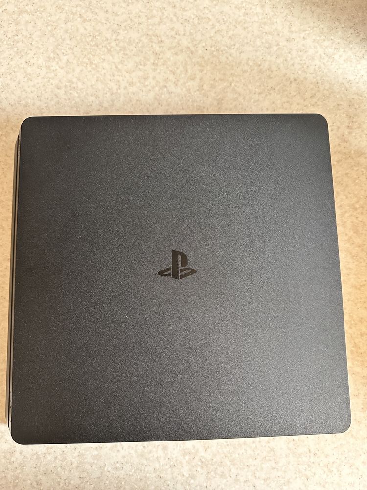 Продам игровую приставку Sony PlayStation 4