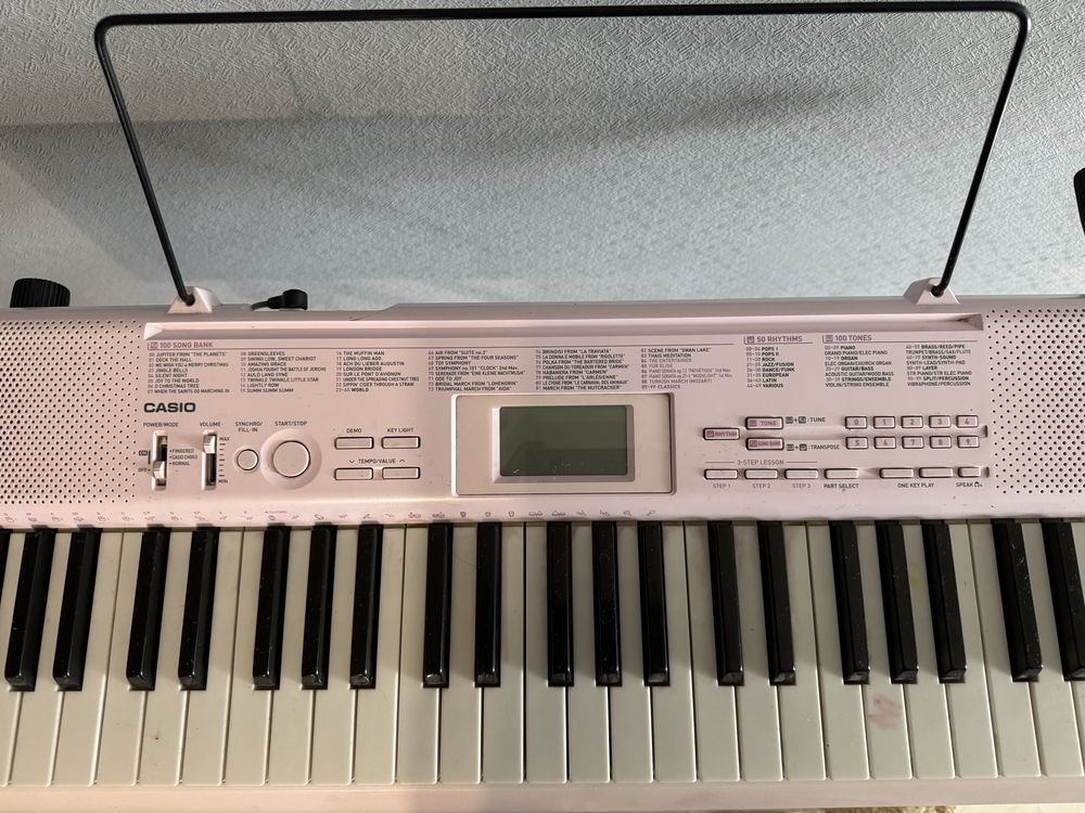 Продам синтезатор Casio