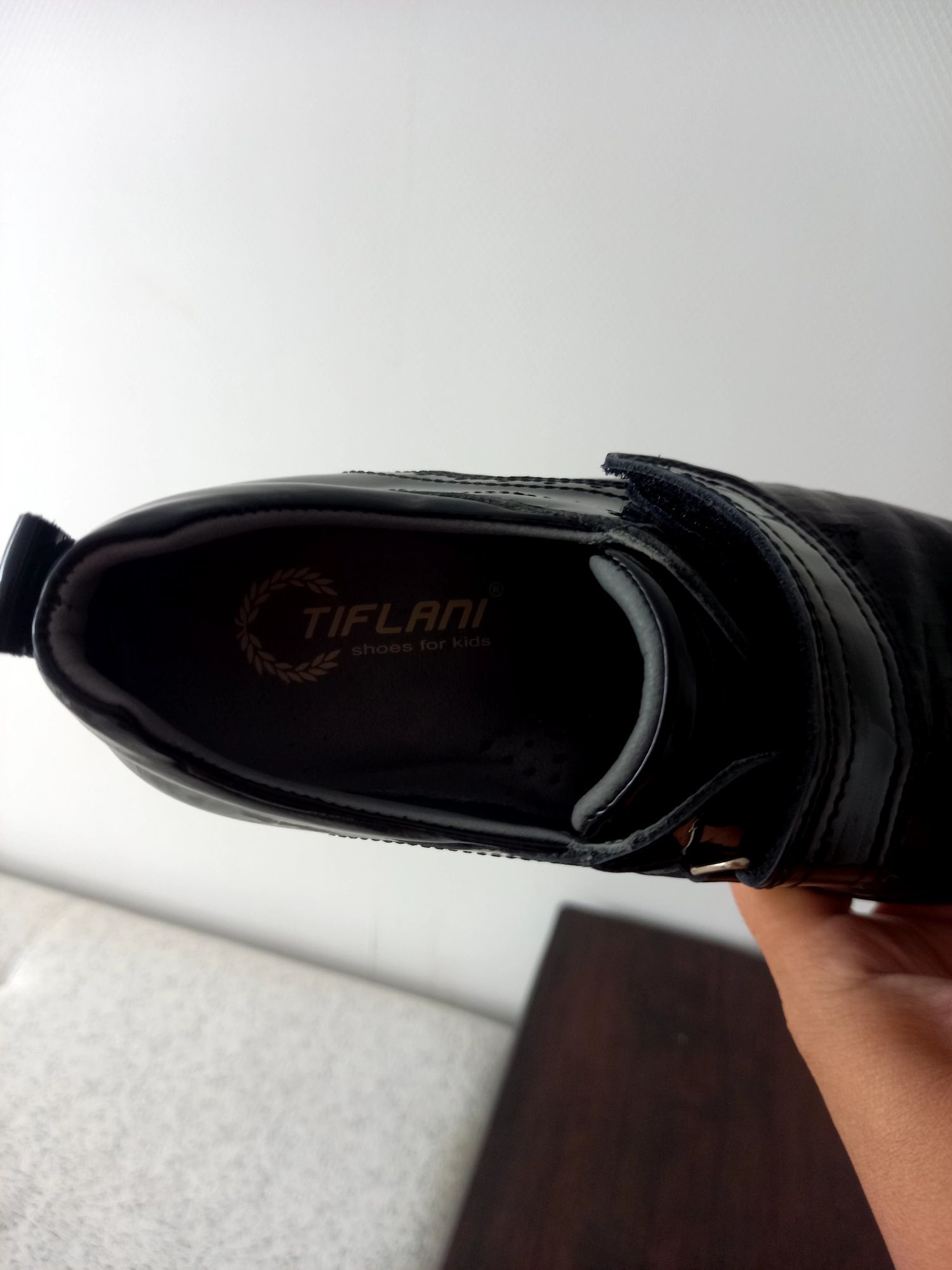 Продам туфли школьные срочно