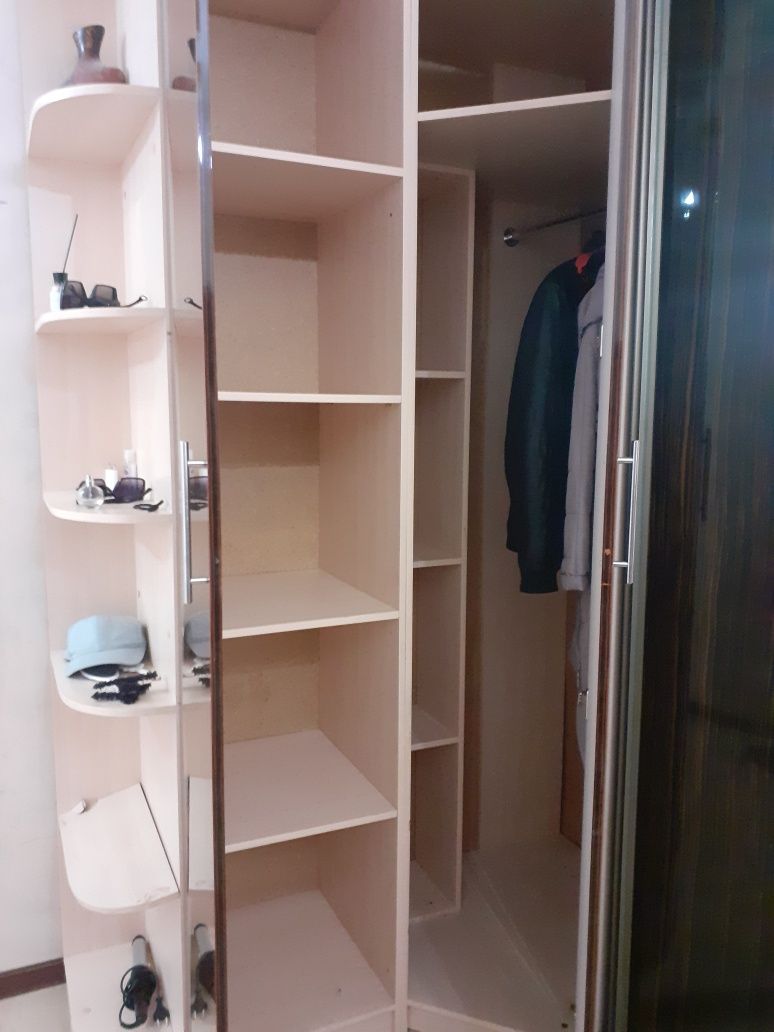 Продам прихожей шкаф,
