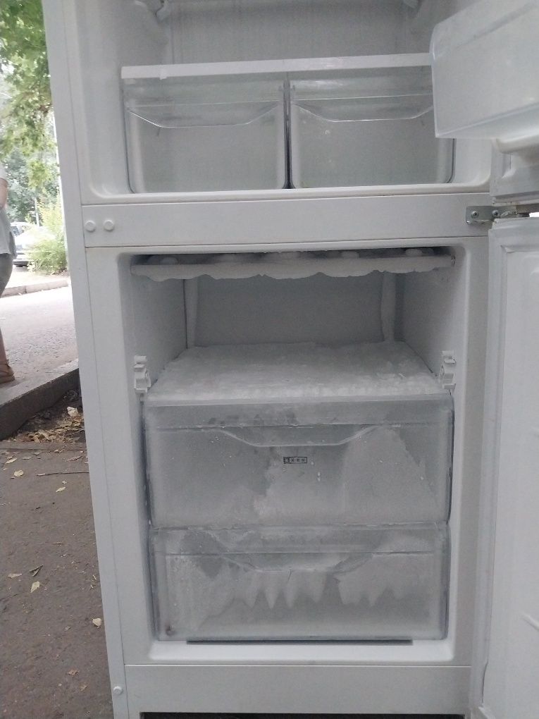Продам холодильник .