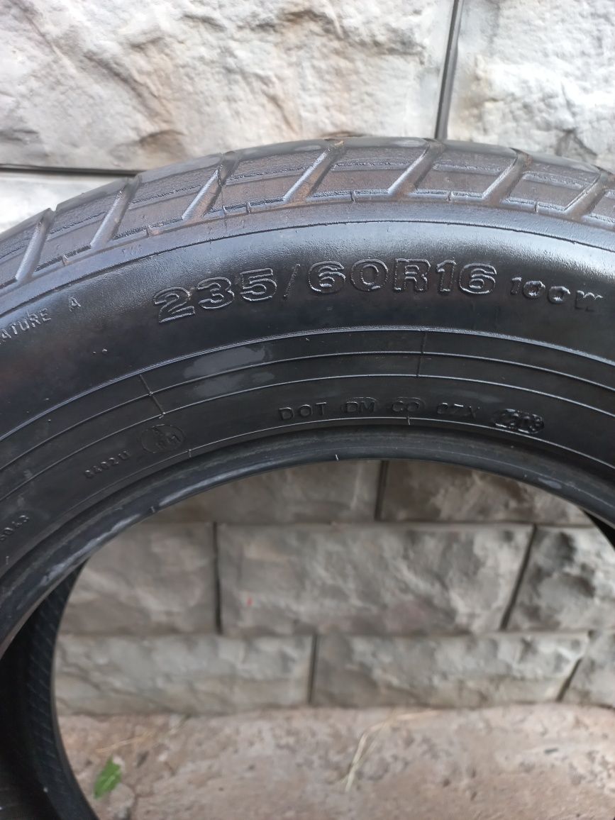 Продам шины две размер 235/60 R 16 фирмы Данлоп