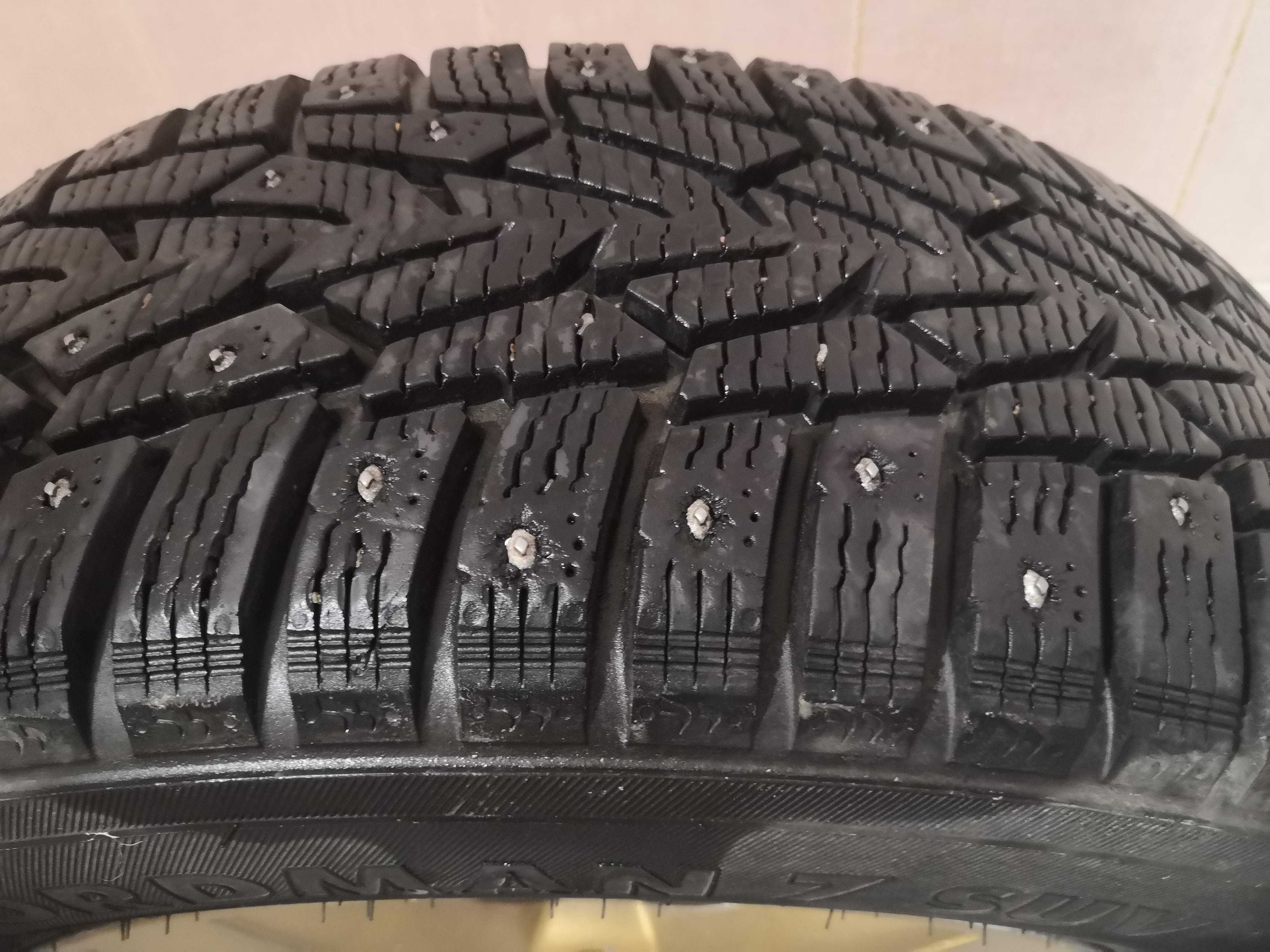 Nokian Nordman 7 SUV 215/65 R16 на дисках Nissan