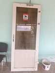 Продам пластиковую дверь