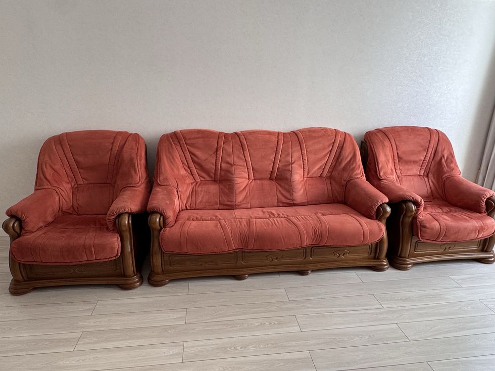 Продам комплект: диван + 2 кресла (белорусский дуб, велюр)