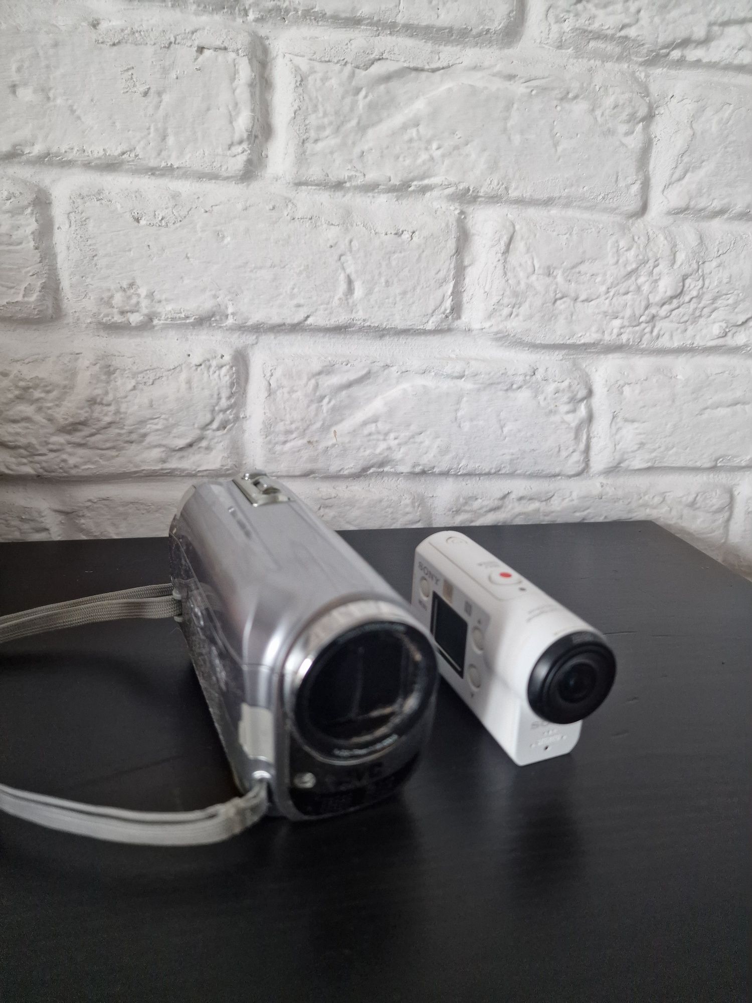 Продам экшн камеру Sony x3000 r
