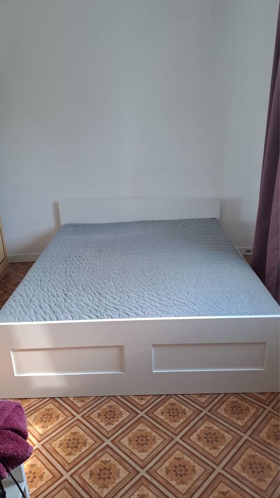 Продам кровать икеа с матрасом