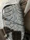 Продам зимние шипованные шины BRIDGESTONE