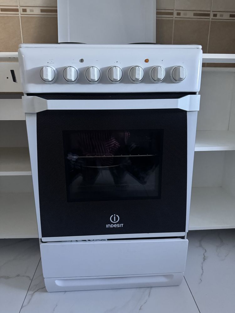 Продам плитку Indesit.