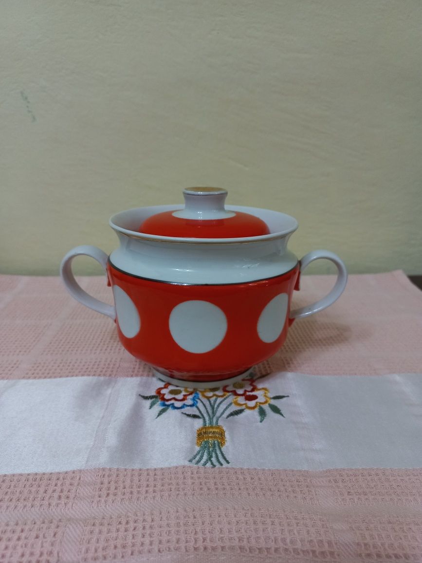 Изделия из фарфора, керамики и стекла