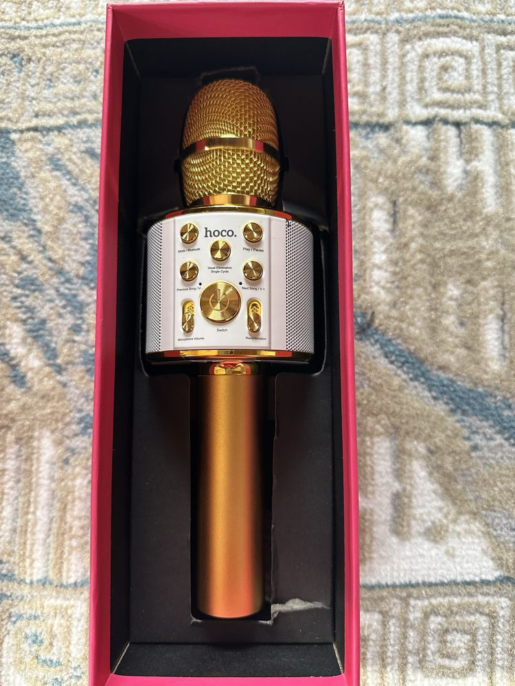 Микрофон золотой