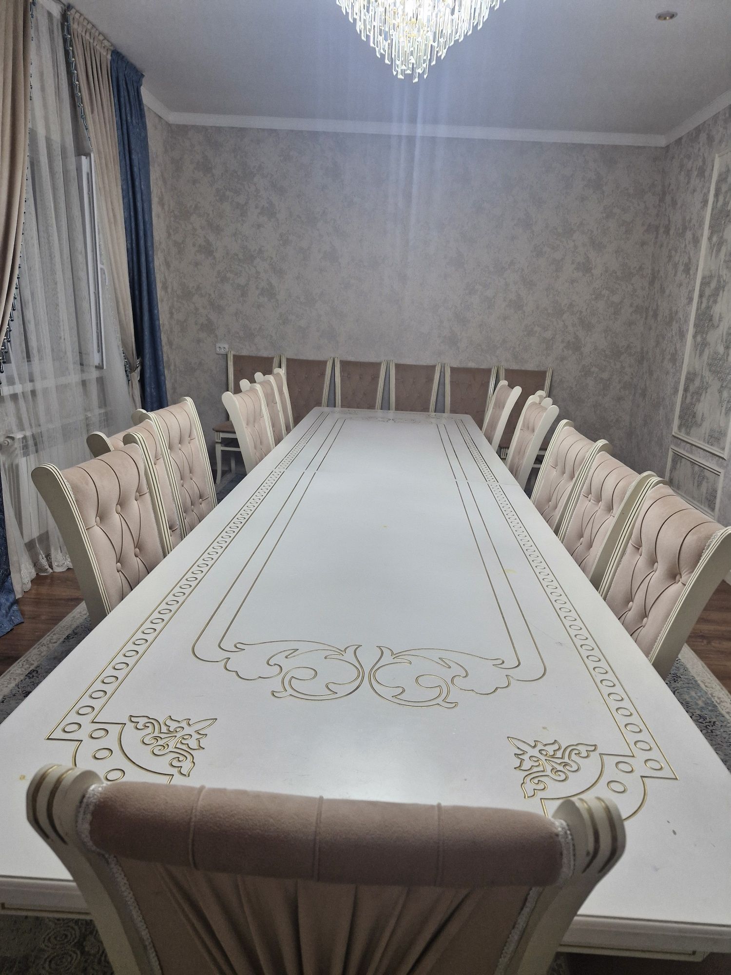 Продам стол и стулья