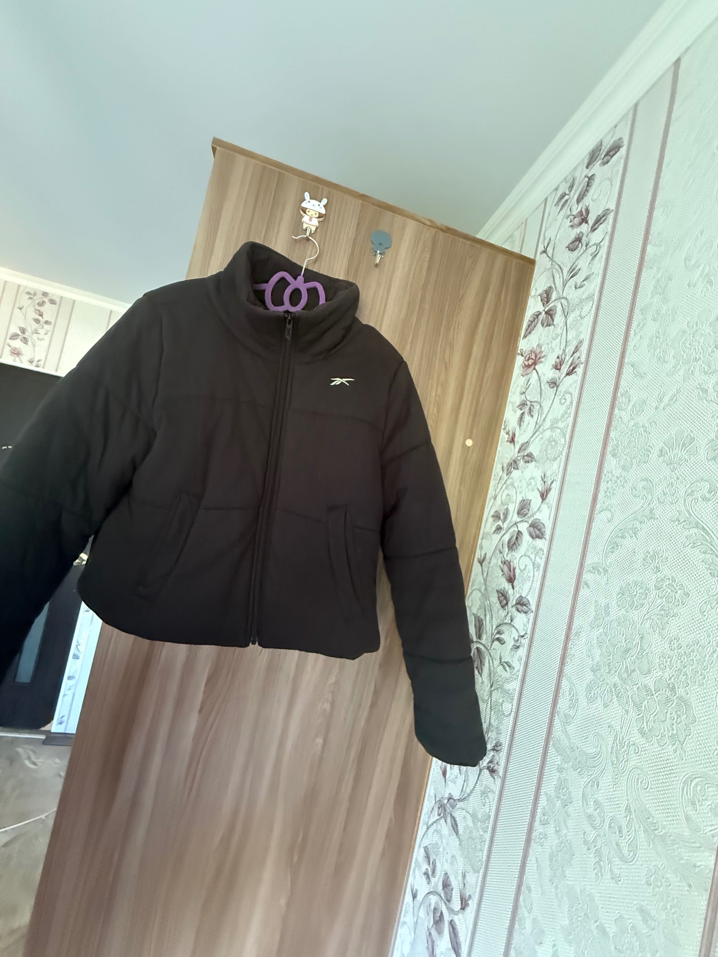 Продаю срочно куртку Reebok размер S